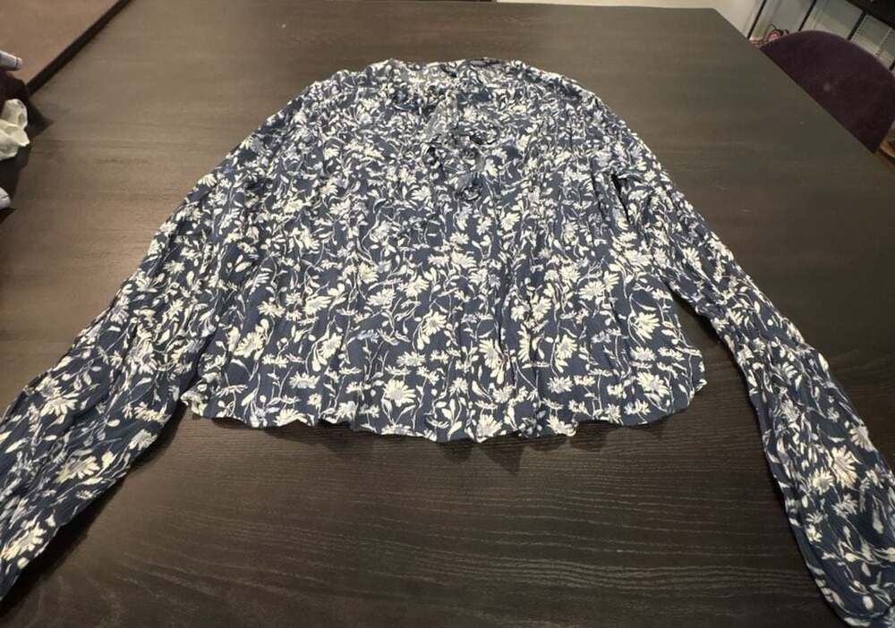 Chaps Blue Floral Print Long Sleeve Ruffle Tie Neck Blouse 
SAMPLE 1X new